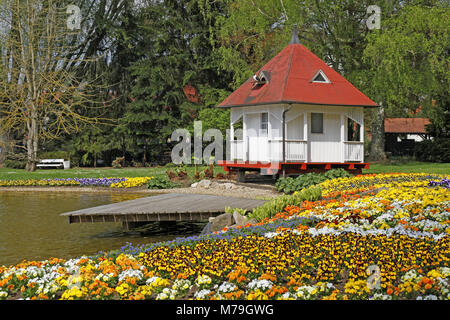 Germania, Assia, Bad Salzschlirf vicino a Fulda, parco termale, stagno, pavilion aiuole, molla, Foto Stock