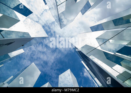 Un monumento del re bhumipol al Siriraj Bimukstan museo al Siriraj Hospital di Wang Lang in Thonburi nella città di Bangkok in Thailandia. Foto Stock