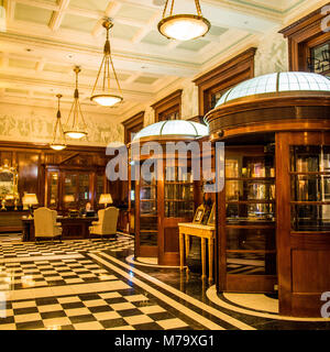 All'interno del Savoy Hotel, un hotel famoso ed esclusivo situato sulle rive del Tamigi, Londra. Foto Stock