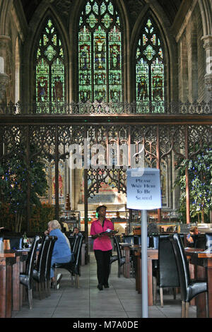 Werburgh St è la Chiesa, Derby, convertito in un ristorante, ma ora una chiesa di nuovo. Una santa Trinità Brompton Chiesa impianto. Foto Stock