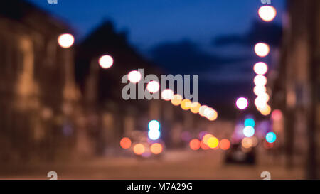 Intenzionalmente fuori della messa a fuoco la foto di una strada medievale a Sibiu in Romania. Foto Stock