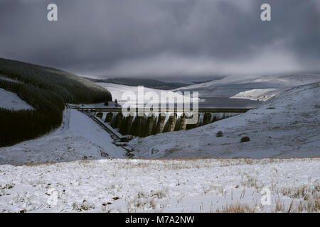 Statkraft serbatoio (DAM) Nant y Moch nel paesaggio invernale Foto Stock