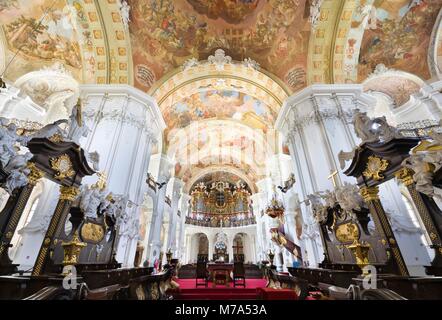 KRZESZOW, Polonia - 15 luglio 2017: Interno della Basilica dell'Assunzione della Beata Vergine Maria. La Chiesa è una parte del post-cistercense di c Foto Stock