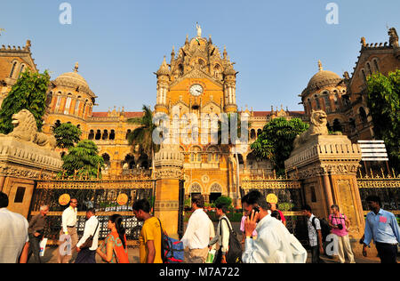 Chatrapathi Shivaji (Victoria) stazione ferroviaria. Un sito Patrimonio Mondiale dell'UNESCO, Mumbai, India Foto Stock