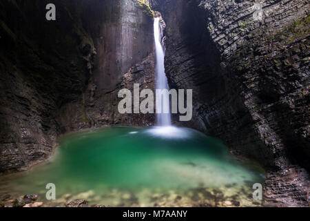 Cascata Kozjak Slap, vicino a Kobarid, Slovenia Foto Stock