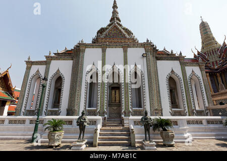 Phra Viharn Yod, Assembly Hall, Wat Phra Kaeo, Ko Ratanakosin, Bangkok, Thailandia Foto Stock