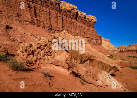 Gli Stati Uniti, Utah, Wayne County, Torrey, parco nazionale di Capitol Reef, formazione di roccia in Scenic drive Foto Stock