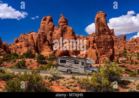 Gli Stati Uniti, Utah, Grand county, Moab, Arches National Park, formazioni rocciose in Devils Garden Road Foto Stock
