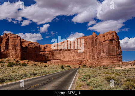 Gli Stati Uniti, Utah, Grand county, Moab, Parco Nazionale di Arches, il grande argine Foto Stock