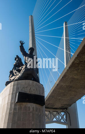 Il nuovo ponte Zolotoy a Vladivostok, Russia Foto Stock