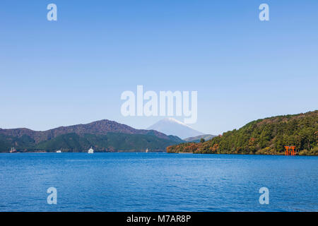 Giappone, Honshu, Fuji-Hakone-Izu National Park, Lago Ashinoko e Mt.Fuji Foto Stock