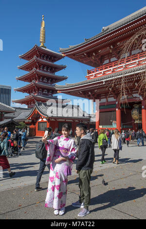 Giappone Tokyo City, il quartiere di Asakusa, il Tempio di Sensoji, Nakamise Street Foto Stock