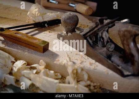 Close-up di una ruspa su legno Foto Stock