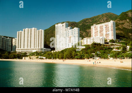 I turisti sulla spiaggia, Hong Kong, Cina Foto Stock