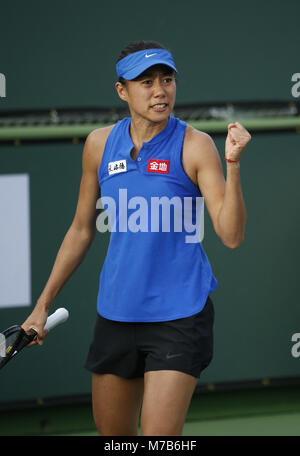 Los Angeles, California, USA. 9 Mar, 2018. Shuai Zhang di Cina, nelle azioni contro Sofia Kenin di USA, durante una seconda -rotondo corrispondono al BNP Paribas Open Tennis Tournament Venerdì 9 Marzo, 2018, in Indian Wells, California. Zhang ha vinto 6-2, 6-3. Credito: Ringo Chiu/ZUMA filo/Alamy Live News Foto Stock