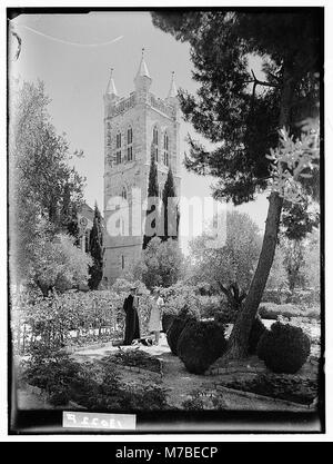 Il Vescovo e la sig.ra Stewart nel loro giardino a San Giorgio matpc LOC.00505 Foto Stock