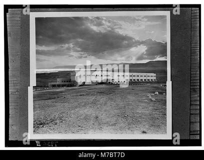 Immagine composita che mostra il Kallia Hotel sul Mar morto, una destinazione popolare in Giordania, nota per le sue proprietà terapeutiche e il suo significato storico. Foto Stock