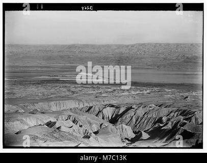 Intorno al Mar Morto. Il Mar Morto. Palestina opere di cloruro di potassio. Vista in lontananza evaporando padelle matpc LOC.02716 Foto Stock