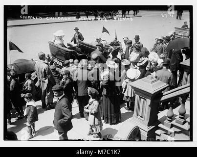 Questo titolo documenta le corse automatiche per bambini paralizzati a New York, come registrato dalla Biblioteca del Congresso, probabilmente legate a un'iniziativa sociale o caritatevole per bambini disabili. Foto Stock
