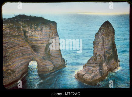 Lungo la costa mediterranea a sud. Beirut, Pigeon Rocks matpc LOC.22990 Foto Stock