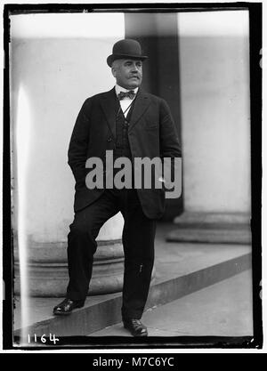 Questo ritratto raffigura Henry T. Page, un broker di cotone, che sottolinea il suo ruolo nell'industria del cotone durante la fine del XIX secolo o l'inizio del XX secolo, una figura importante nel commercio degli Stati Uniti. Foto Stock