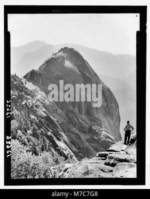 Parco Nazionale di Sequoia, Sett. 1957. Cupola di granito di Moro Rock matpc LOC.23259 Foto Stock