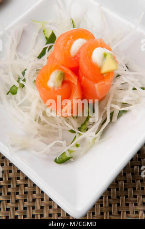 Close-up di Salmone rotoli di sushi Foto Stock