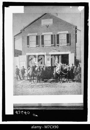 Fire house con cavallo e motori, nello Stato di Washington, D.C. LCCN2016823197 Foto Stock