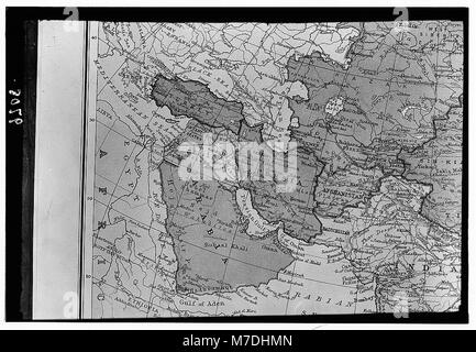 Una mappa dettagliata che illustra la regione del Mediterraneo orientale, che si estende fino all'India, al Golfo di Aden e al Mar Arabico. La mappa evidenzia le principali caratteristiche geografiche, le aree costiere e i percorsi di navigazione all'interno di queste regioni. Foto Stock