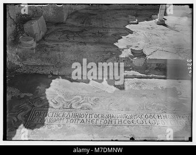 Il Monte Nebo. "Jebel Nebba'. Nebo, Cappella di Santa Maria. Il mosaico iscrizione greca prima dell'abside matpc LOC.02734 Foto Stock