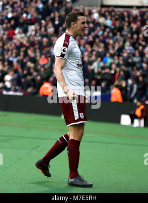 Burnley's Chris Wood (centro) punteggio celebra il suo lato il secondo obiettivo del gioco durante il match di Premier League al London Stadium. Stampa foto di associazione. Picture Data: sabato 10 marzo, 2018. Vedere PA storia SOCCER West Ham. Foto di credito dovrebbe leggere: Daniel Hambury/filo PA. Restrizioni: solo uso editoriale nessun uso non autorizzato di audio, video, dati, calendari, club/campionato loghi o 'live' servizi. Online in corrispondenza uso limitato a 75 immagini, nessun video emulazione. Nessun uso in scommesse, giochi o un singolo giocatore/club/league pubblicazioni. Foto Stock