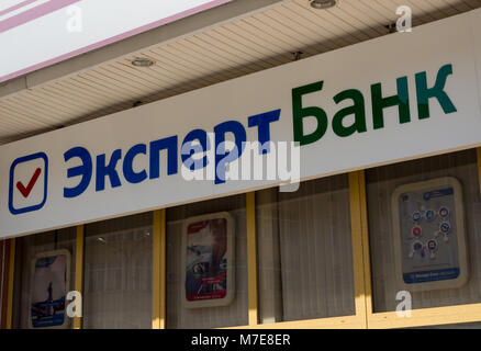 Voronezh, Russia - 01 May 2017: un cartello della banca "Esperto banca" Foto Stock