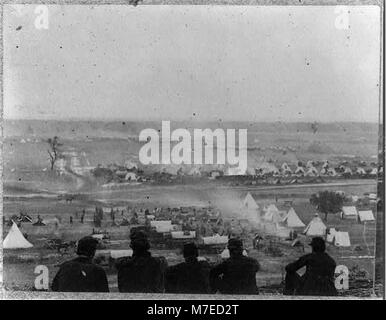 Questa vista panoramica cattura l'accampamento dell'Armata del Potomac a Cumberland Landing sul fiume Pamunkey durante la guerra di secessione americana nel maggio 1862. Illustra il paesaggio militare dell'epoca. Foto Stock