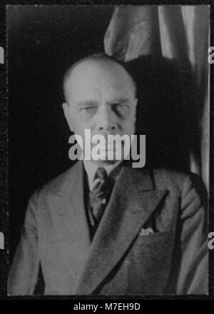 Un ritratto di James Weldon Johnson, una figura di spicco nella storia afroamericana, che cattura la sua immagine di scrittore, poeta e leader dei diritti civili. Foto Stock