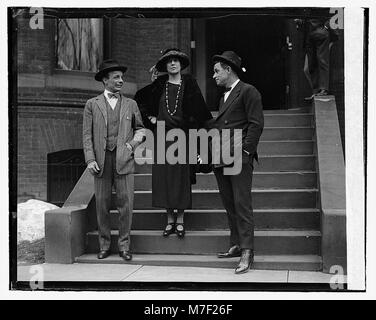 Una fotografia di Theodore Roosevelt Jr., Alice Longworth e Will Rogers, scattata il 13 febbraio 1922, identificata da LOC npcc.05771. Foto Stock