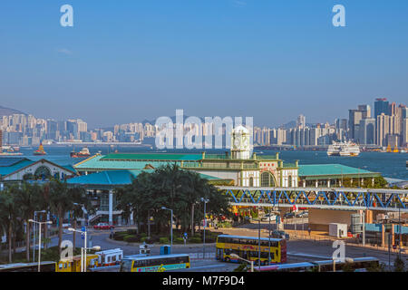 Il molo centrale e del porto di Victoria e di Hong Kong Foto Stock