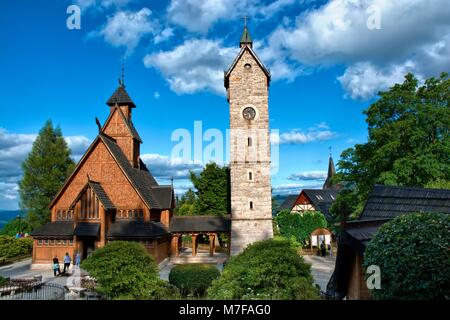 Medievale doga norvegese chiesa trasferiti da Vang in Norvegia e re-eretta nel 1842 a Karpacz, Polonia Foto Stock