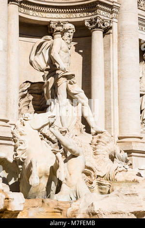 Statue in marmo sulla Fontana di Trevi (Fontana di Trevi), Roma, lazio, Italy. Foto Stock