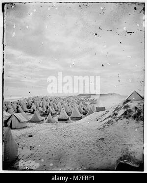 Vista delle tende si trova all'interno di una fortezza, eventualmente su Morris island, Carolina del Sud cwpb LOC.03364 Foto Stock