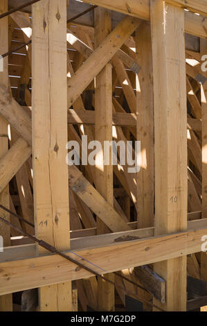 Costruzione di ponti, impalcature in legno sulla strada B207, Heiligenhafen, Mar Baltico, Schleswig-Holstein, Germania, Europa Foto Stock