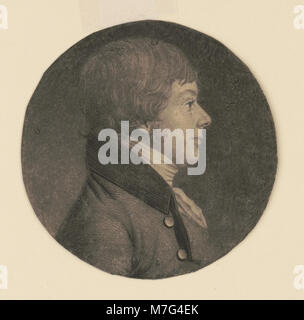 Questa fotografia cattura un uomo non identificato in un ritratto di testa e spalle, mostrato nel profilo. L'immagine offre una visione dettagliata delle sue caratteristiche facciali e dell'espressione. Foto Stock