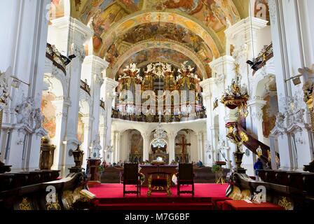 KRZESZOW, Polonia - 15 luglio 2017: Interno della Basilica dell'Assunzione della Beata Vergine Maria. La Chiesa è una parte del post-cistercense di c Foto Stock