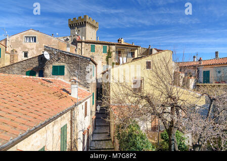 La città medievale di Capalbio, in provincia di Grosseto, Toscana, Italia Foto Stock