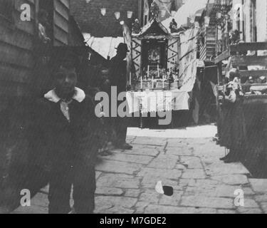 Riis, Jacob A. - San Rocco Fest, banditi' Roost, Mulberry Street (Zeno fotografie) Foto Stock