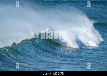 Blu Verde le onde dello oceano Foto Stock