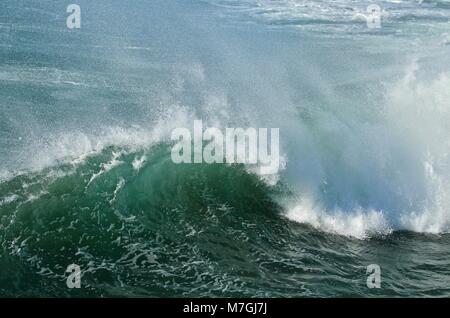 Blu Verde le onde dello oceano Foto Stock