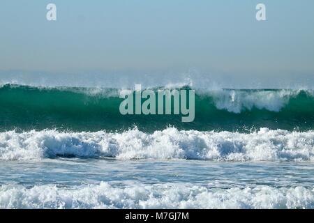 Blu Verde le onde dello oceano Foto Stock