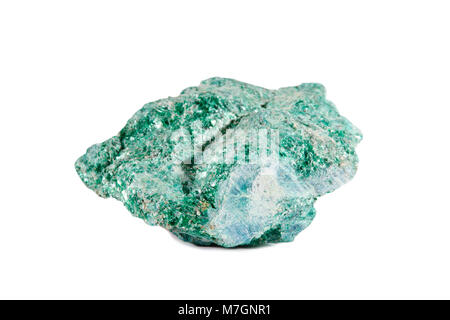 Le riprese in modalità Macro della pietra naturale. Raw fuchsite minerale. Oggetto isolato su uno sfondo bianco. Foto Stock