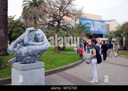 Rabarama scultura di Paola Epifani al Palais des Festivals et des Congrès de Cannes, Boulevard La Croisette, Cannes, costa azzurra, francia, Europa Foto Stock