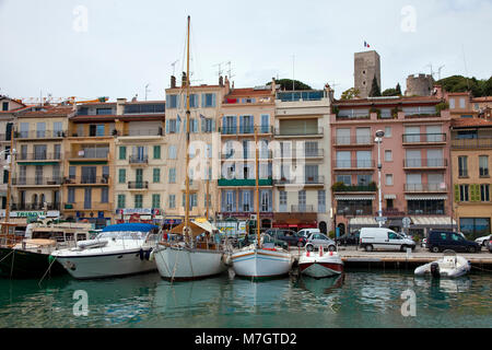 Porto Vecchio Vieux Port e la città vecchia Le Suquet, Cannes, Costa Azzurra, Francia del Sud, Francia, Europa Foto Stock